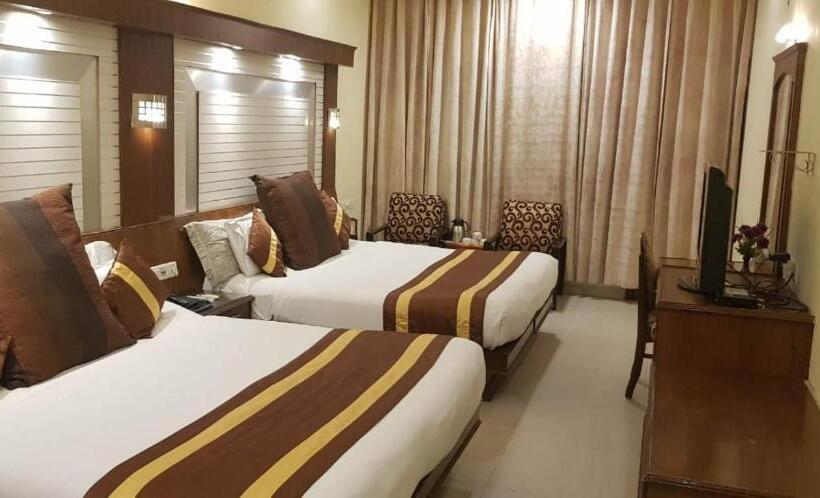 Трехместный Номер Deluxe, Cj International