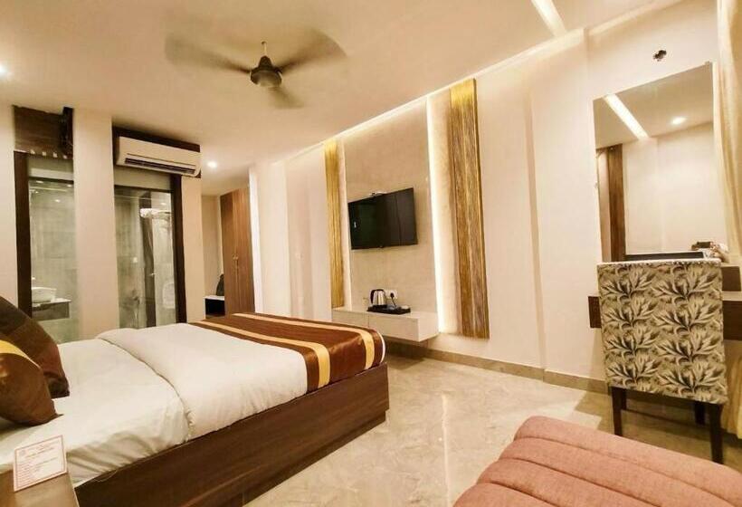 Люкс, Cj International