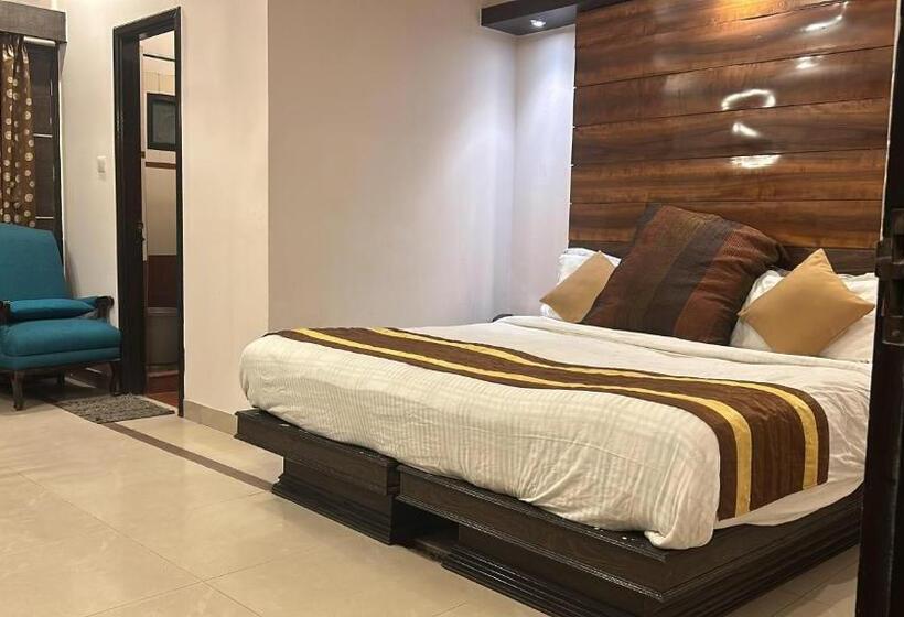 Номер Deluxe, Cj International