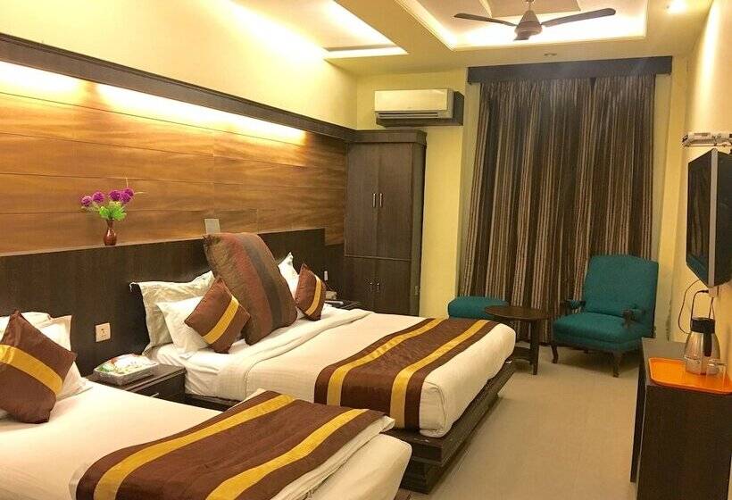 Номер Deluxe, Cj International