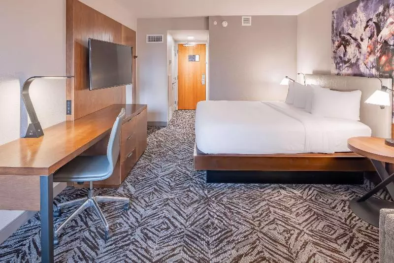 キングサイズベッドのスタンダードルーム, Doubletree By Hilton Dallas   Farmers Branch
