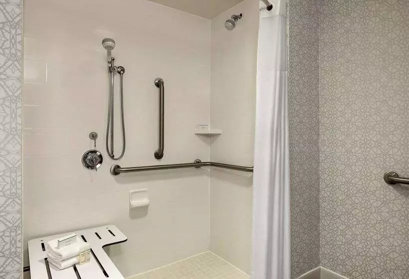 身障者適用スタンダードルーム, Hampton Inn & Suites Frederick Fort Detrick