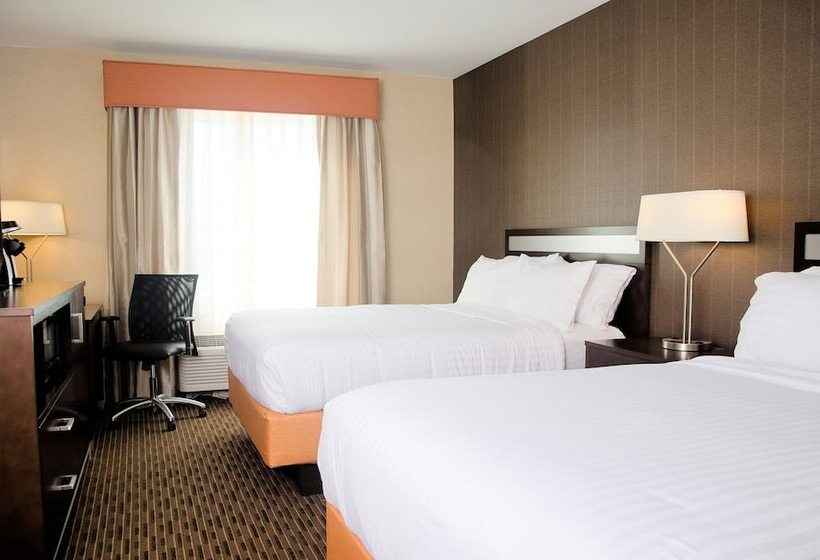 Номер Стандарт 2 Двуспальные Кровати, Holiday Inn Express Hotel & Suites Watertown   Thousand Islands, An Ihg