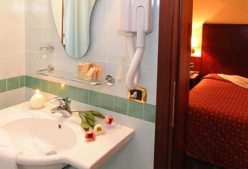 高级大房间, La Spia D'italia