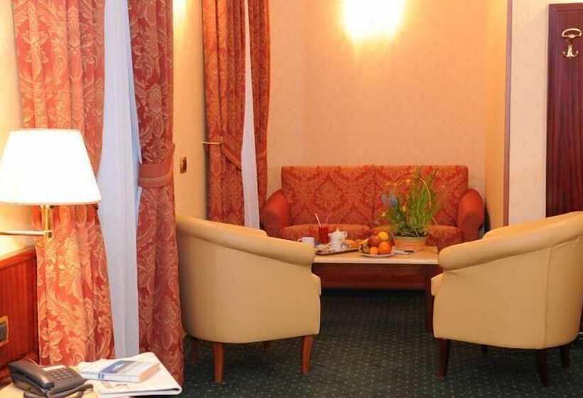 高级大房间, La Spia D'italia