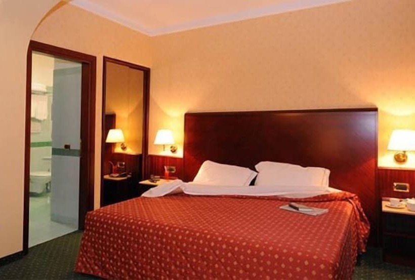 高级大房间, La Spia D'italia