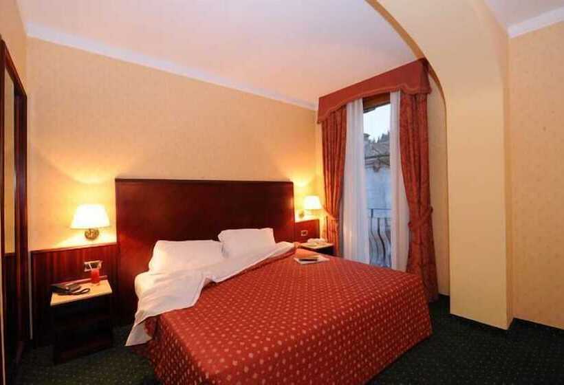 高级大房间, La Spia D'italia