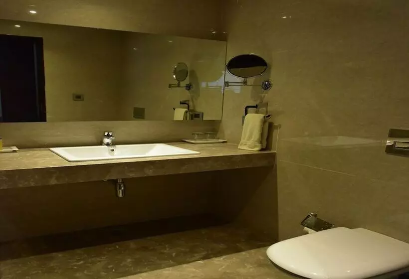 Perhesviitti, Marigold Sarovar Portico Shimla
