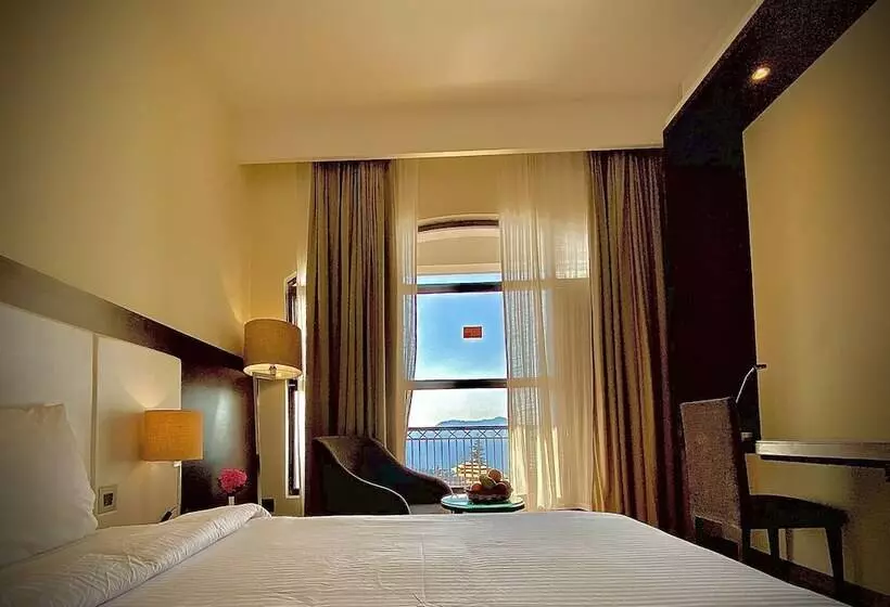 Perhesviitti, Marigold Sarovar Portico Shimla