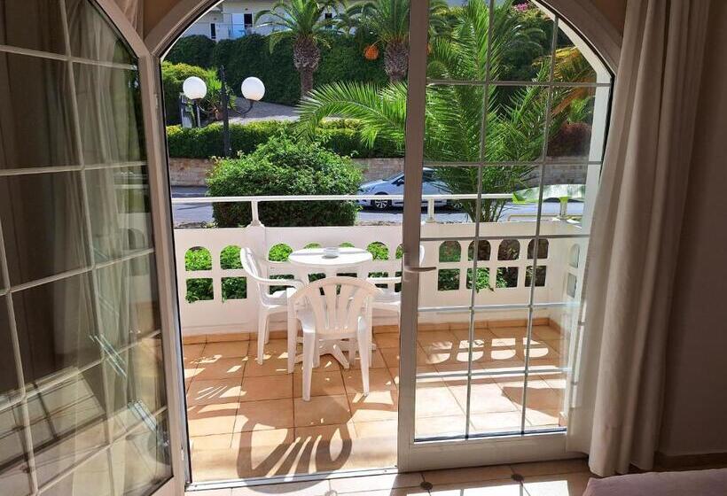 Studio Standard, Perla Beach