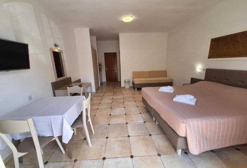 Studio Standard, Perla Beach