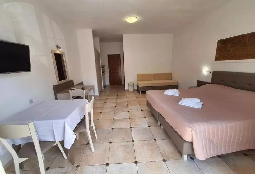 Studio Standard, Perla Beach