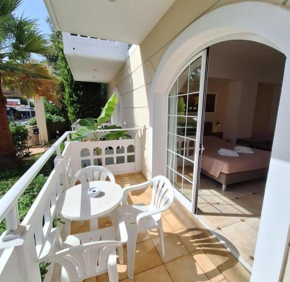 Studio Standard, Perla Beach