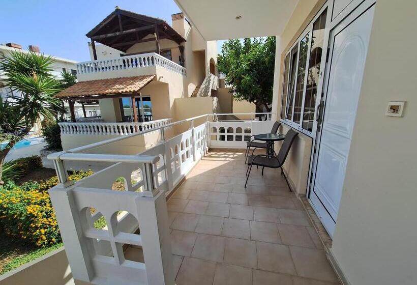 Studio Standard Vue Piscine, Perla Beach