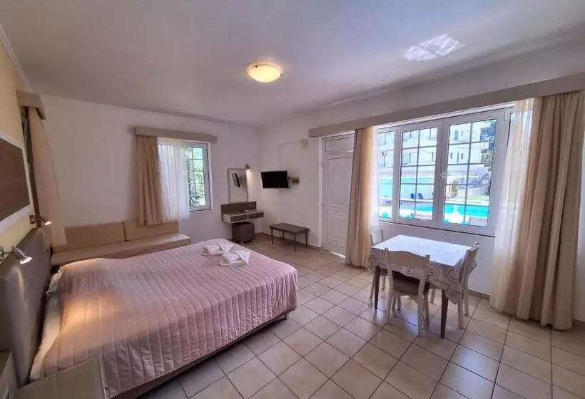 Studio Standard Vue Piscine, Perla Beach
