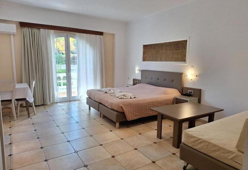 Studio Standard, Perla Beach