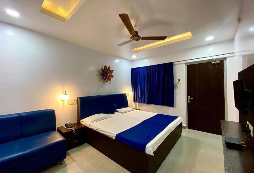 高级大房间, Prayag