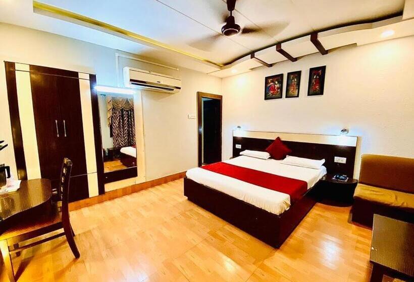 高级大房间, Prayag