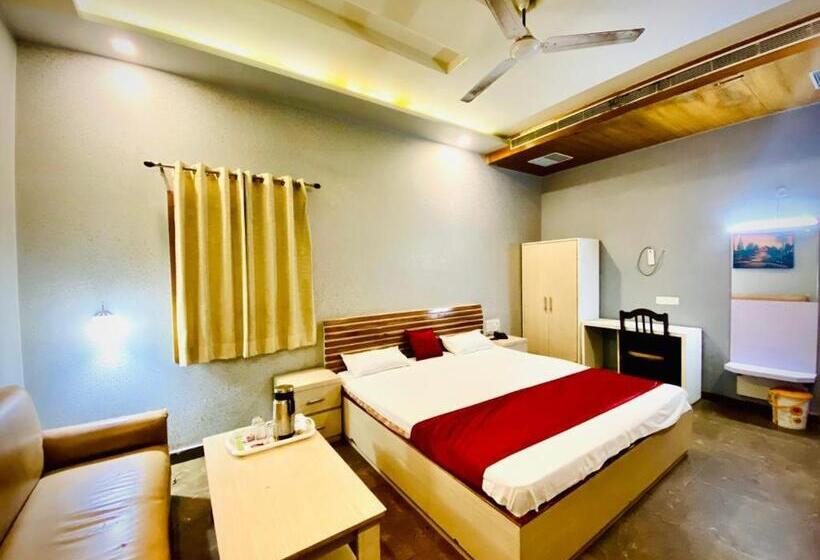 高级大房间, Prayag