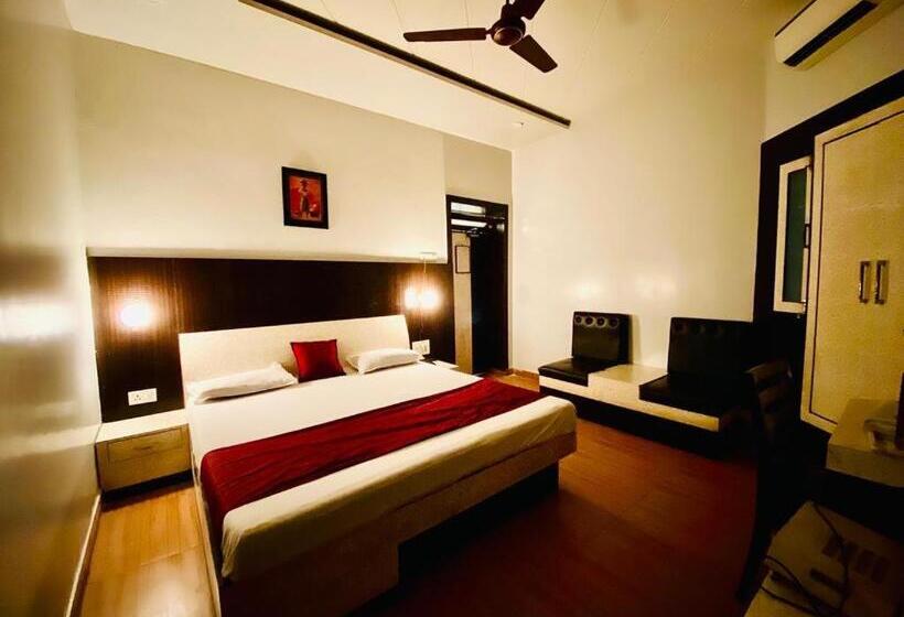 高级大房间, Prayag