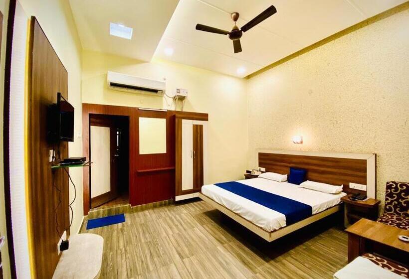 高级大房间, Prayag