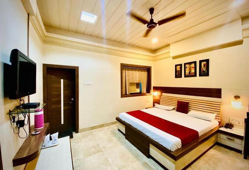 高级大房间, Prayag