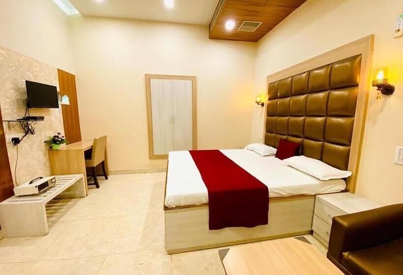 高级大房间, Prayag