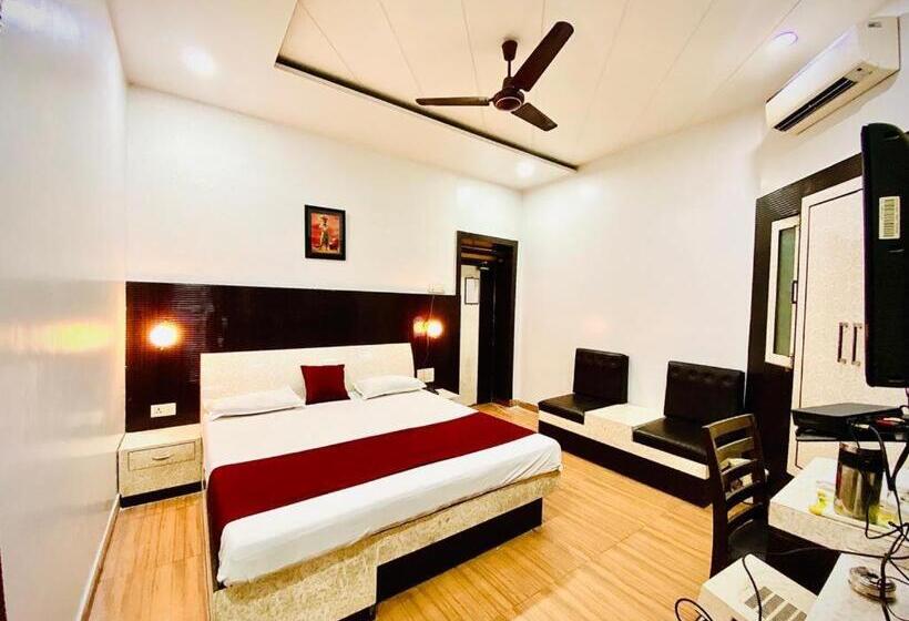 高级大房间, Prayag