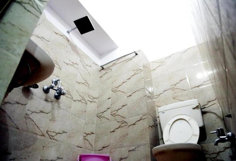 高级大房间, Prayag