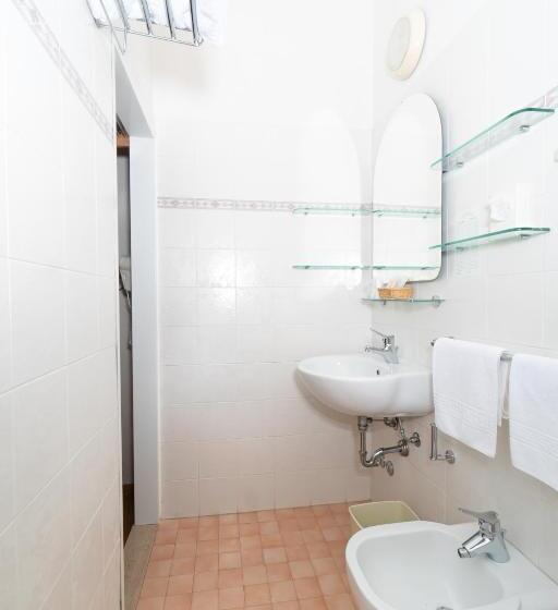 Comfort room with balcony, Sampaoli