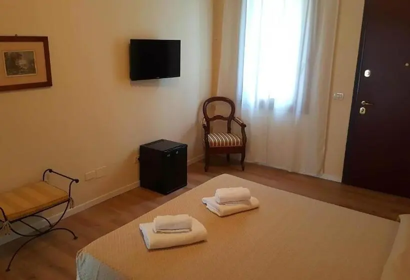プールビュースタンダードルーム, B&b Villa Fiorini