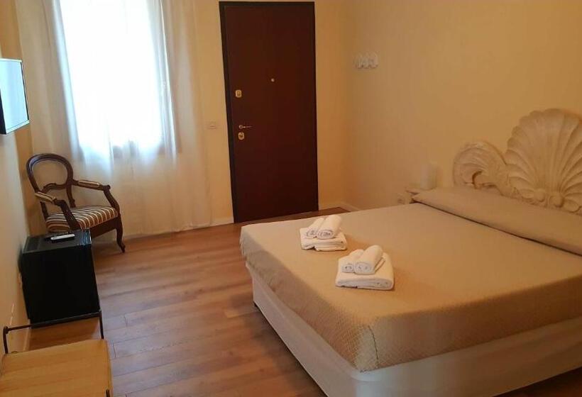 스탠다드 룸 풀장 전망, B&b Villa Fiorini