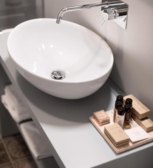 חדר דלוקס, Ca  Ciaran