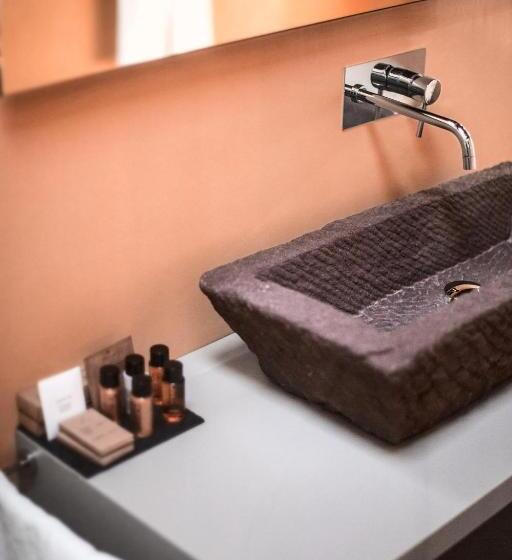 חדר סופריור, Ca  Ciaran