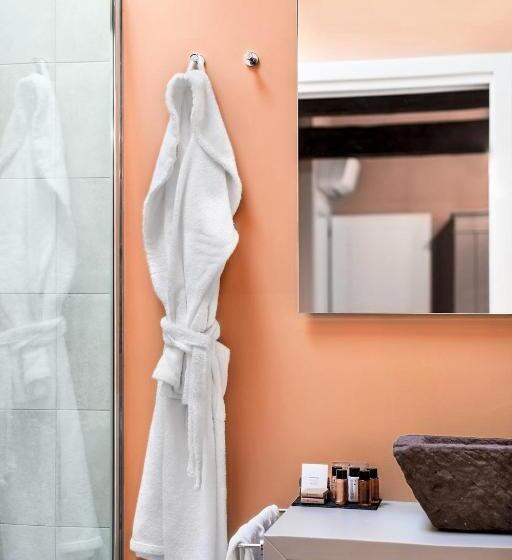 חדר סופריור, Ca  Ciaran