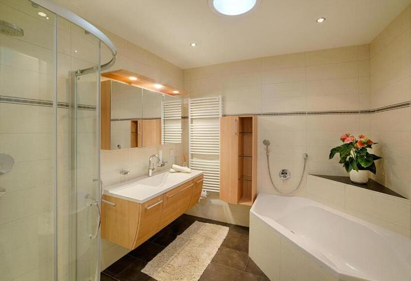 סוויטה נוף להרים, Martinshof Berg Herz