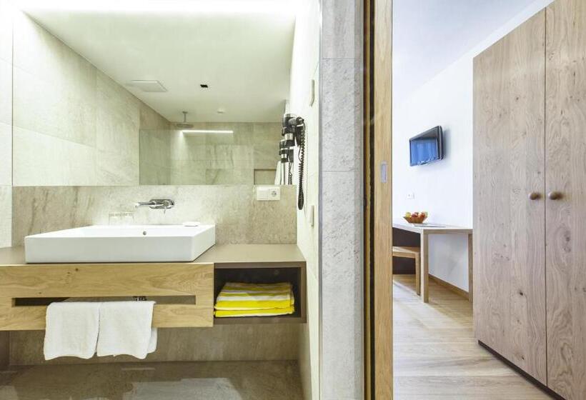 山の見えるジュニアスイート, Obermoosburg