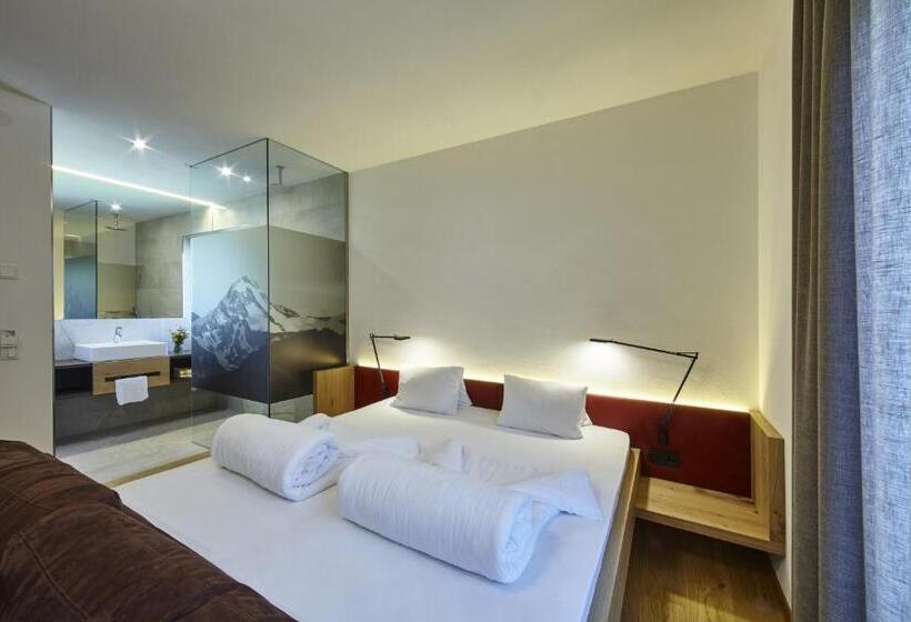 スタンダードトリプルルーム, Obermoosburg