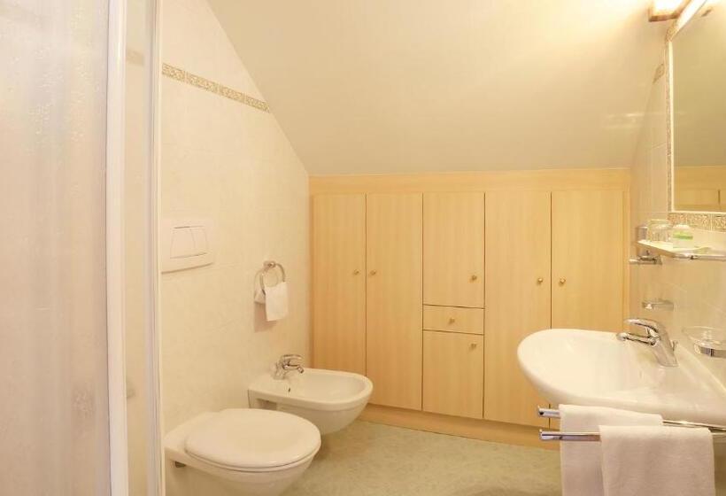 4인용 스탠다드 룸, Pension Alpenhof B&b