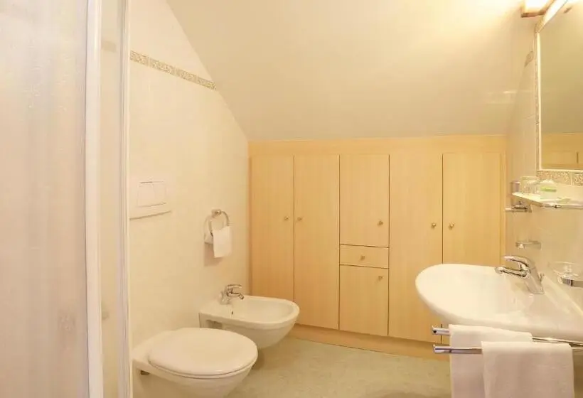 スタンダード4人部屋, Pension Alpenhof B&b