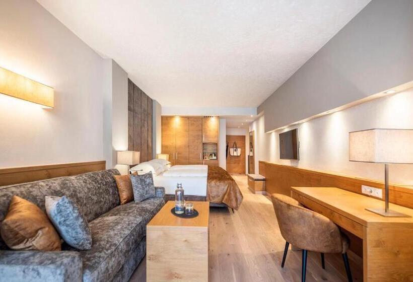 스탠다드 트리플 발코니 룸, Quellenhof Luxury Resort Passeier