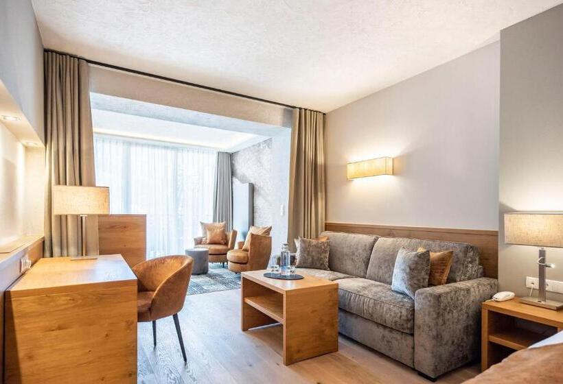 스탠다드 트리플 발코니 룸, Quellenhof Luxury Resort Passeier