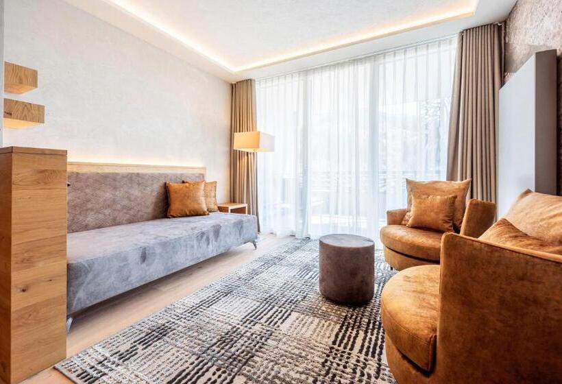 Трехместный Номер Стандарт с Балконом, Quellenhof Luxury Resort Passeier
