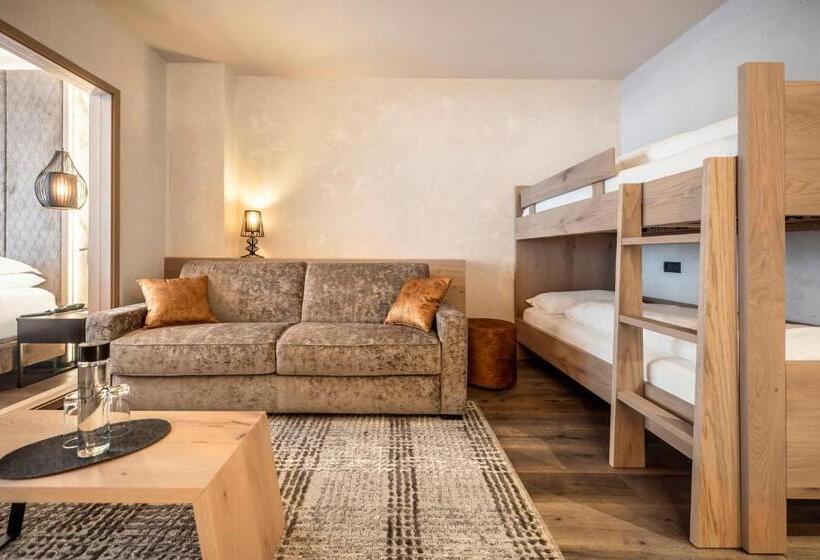 Четырехместный Номер Стандарт с Балконом, Quellenhof Luxury Resort Passeier