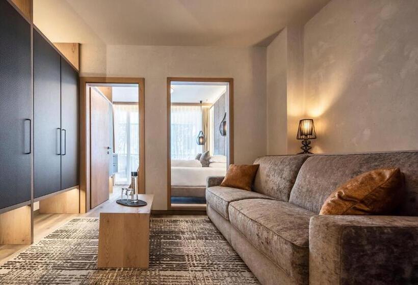 발코니가 있는 4인용 스탠다드 룸, Quellenhof Luxury Resort Passeier