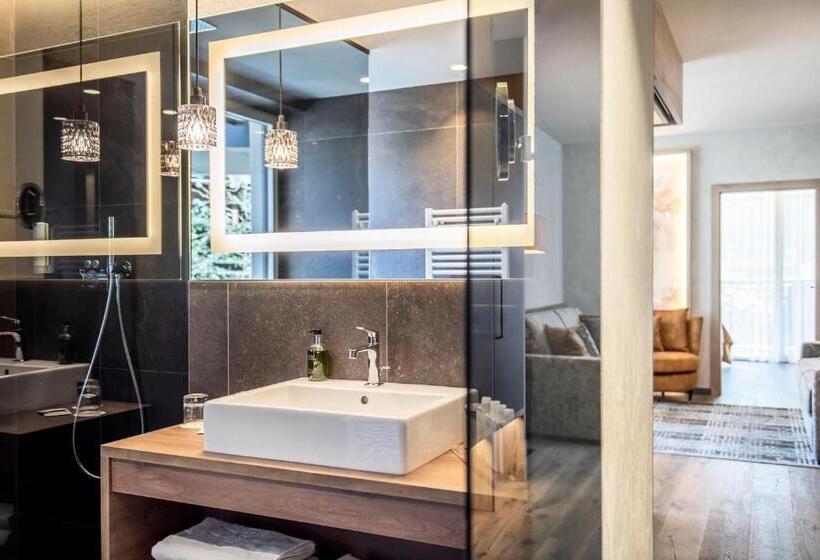 Четырехместный Номер Стандарт с Балконом, Quellenhof Luxury Resort Passeier