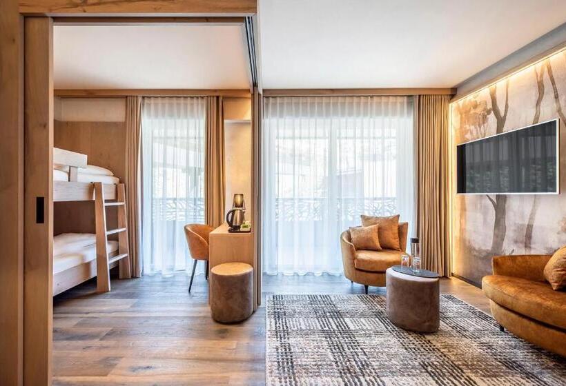 발코니가 있는 4인용 스탠다드 룸, Quellenhof Luxury Resort Passeier