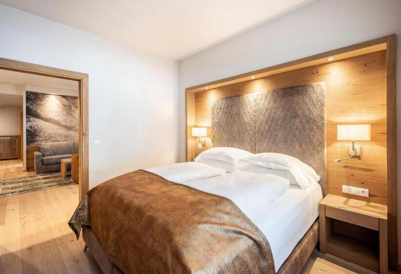 Четырехместный Номер Стандарт с Балконом, Quellenhof Luxury Resort Passeier