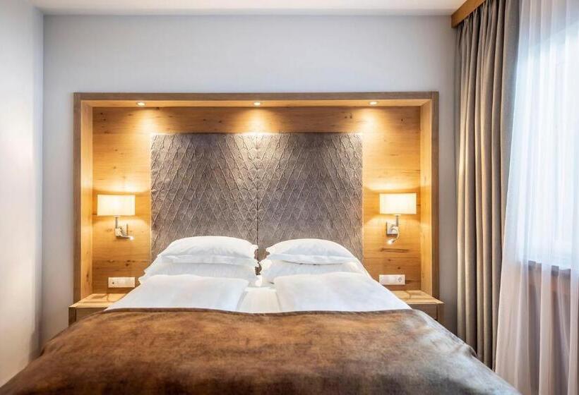 발코니가 있는 4인용 스탠다드 룸, Quellenhof Luxury Resort Passeier