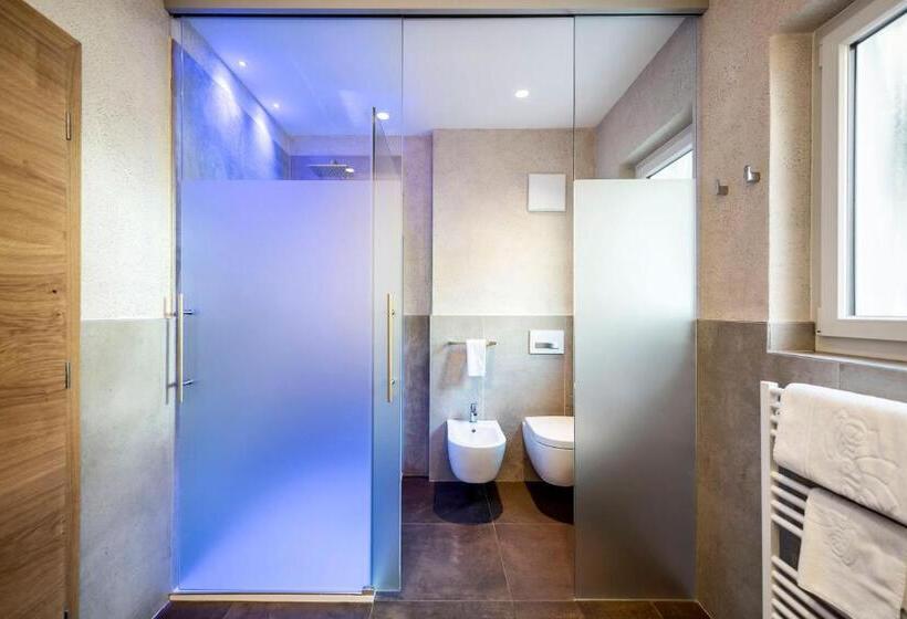 발코니가 있는 4인용 스탠다드 룸, Quellenhof Luxury Resort Passeier